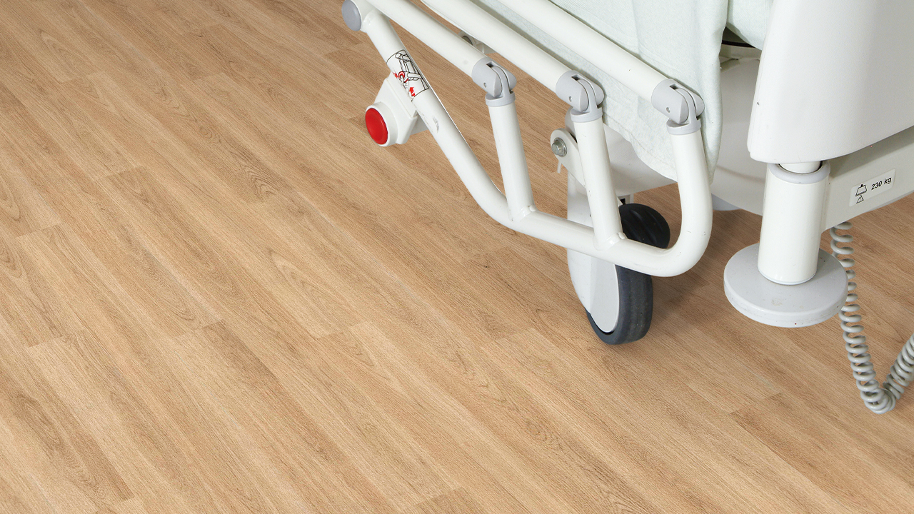 Why is vinyl often the preferred choice for hospital flooring？